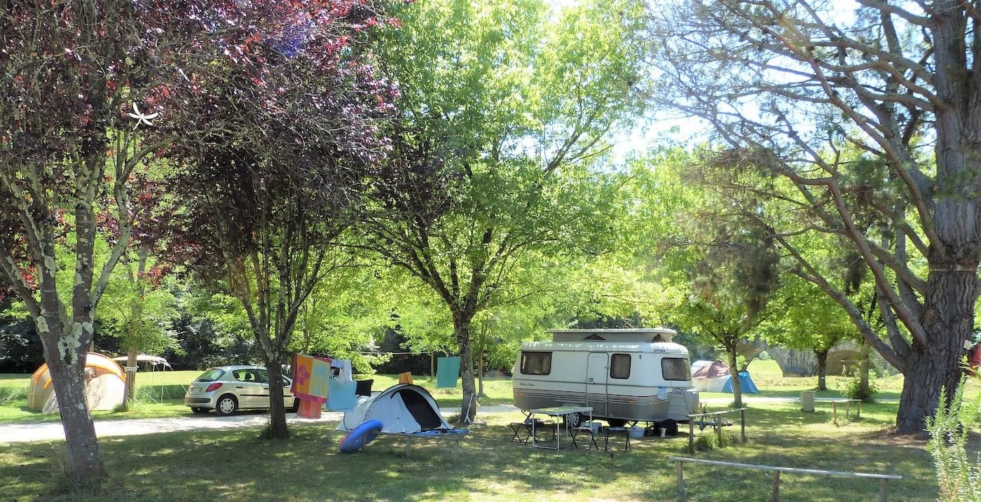 emplacement de camping juillet en Ariège